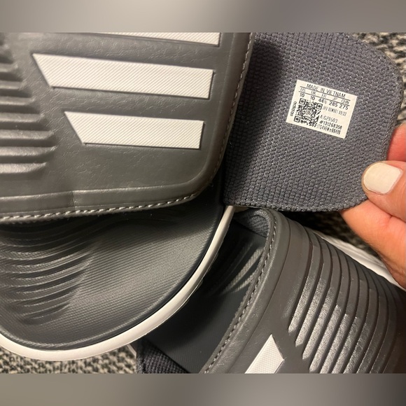 adidas Unisex Alphabounce 2.0 Slides Sandal - Picture 8 of 8